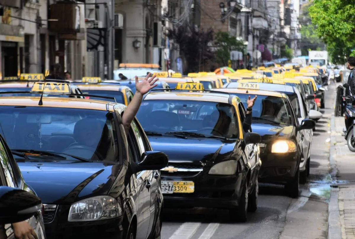 taxi-protesta-uber-2023-uno